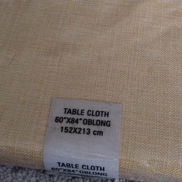 Lintex Danube 70" Round Tablecloth & 60x 84" Oblong - Picture 2 of 5